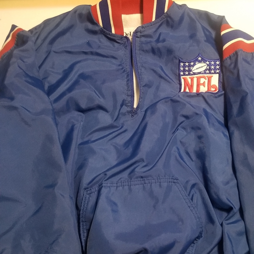 MENS VANTAGE DeLONG NFL PULLOVER JACKET SZ. XL fits Like Large.